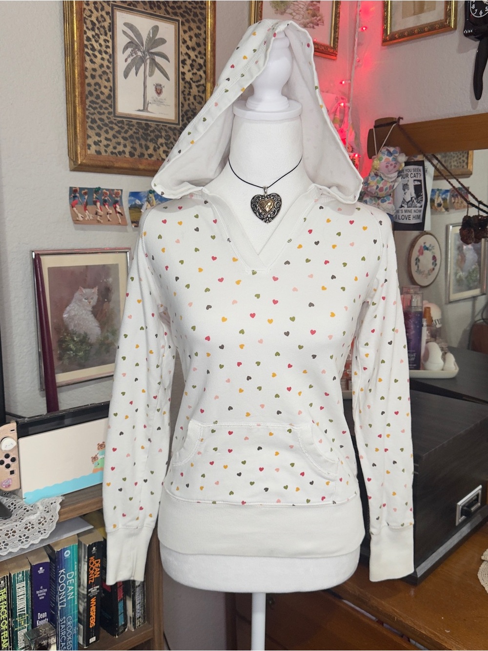Y2K Women’s Heart-Print Hooded Pullover Sweatshirt - White - Picture 9 of 10